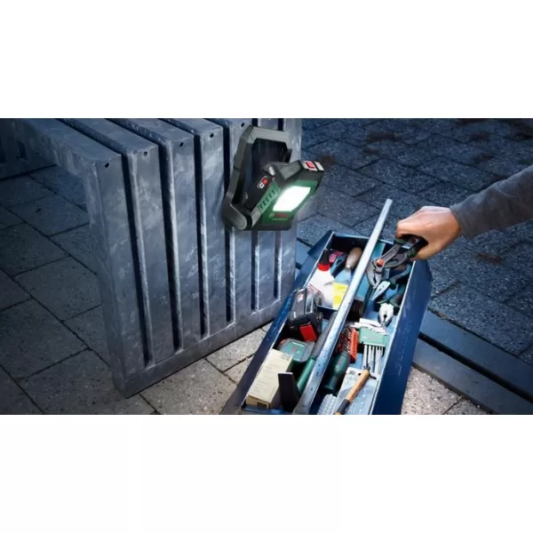 Aku LED pracovní světlo 18V bez aku Bosch UniversalWorkLight 18V-2100 06039A1300