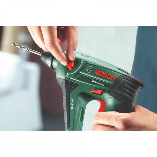 Aku vrtací kladivo 18V 2x2,5Ah Bosch Uneo 0.603.952.30K