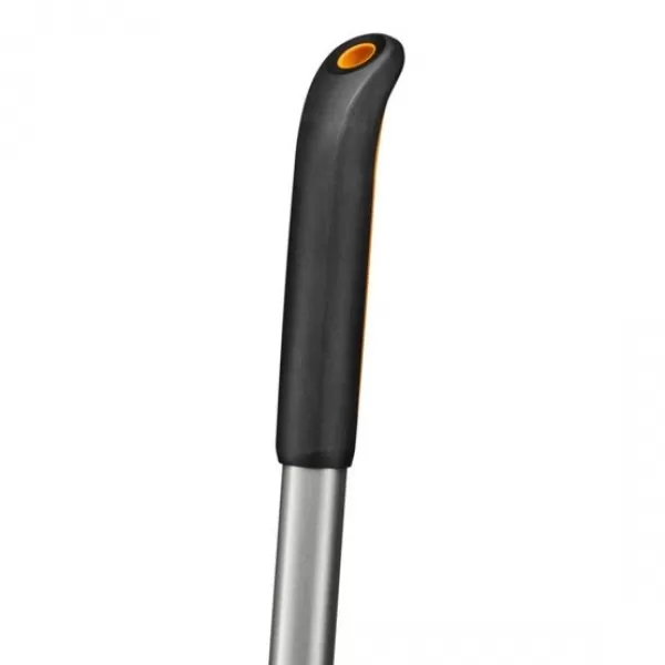 Ergonomic koště se zahnutou násadou Fiskars 1077114