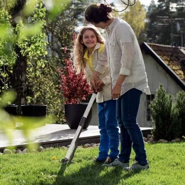 Biely vytrhávač buriny Fiskars 139940