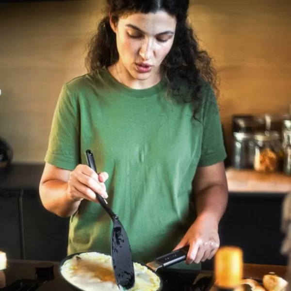 Hard Face Pánev na omelety s nepřilnavým povrchem 22 cm Fiskars 1075522