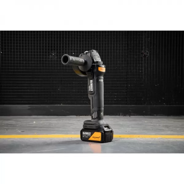 Aku úhlová bruska 125 mm 18V/2x5,0Ah McLaren DeWALT DCG45MP2T