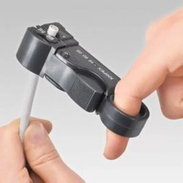 Nástroj na odizolování koaxiálních kabelů Knipex 16 60 05 SB