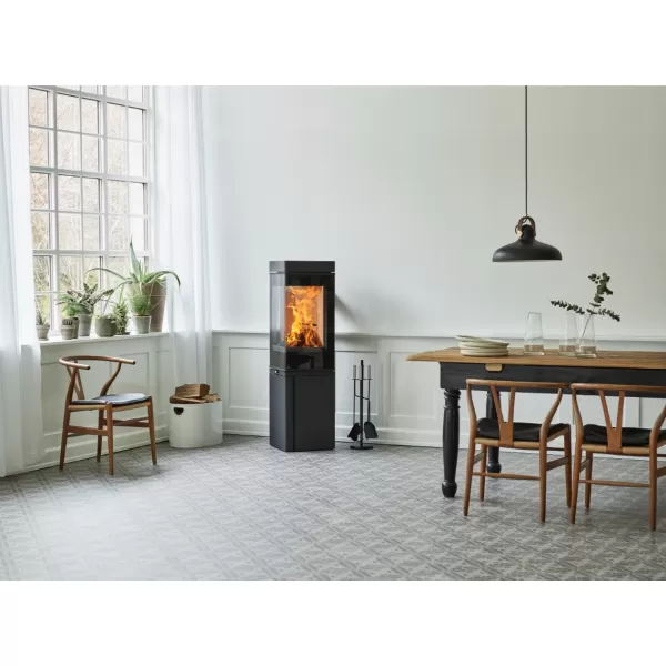 Krbová kamna s podstavcem a dvířky SCAN 80-2 černý lak