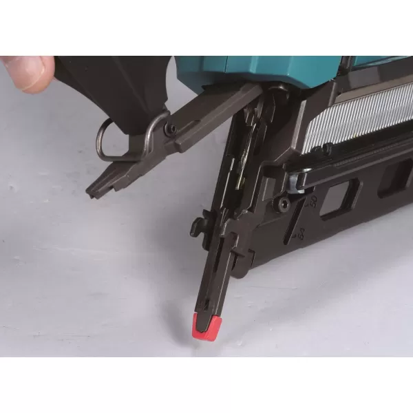 Aku hřebíkovačka Li-ion LXT 18V bez aku Makita DBN620Z