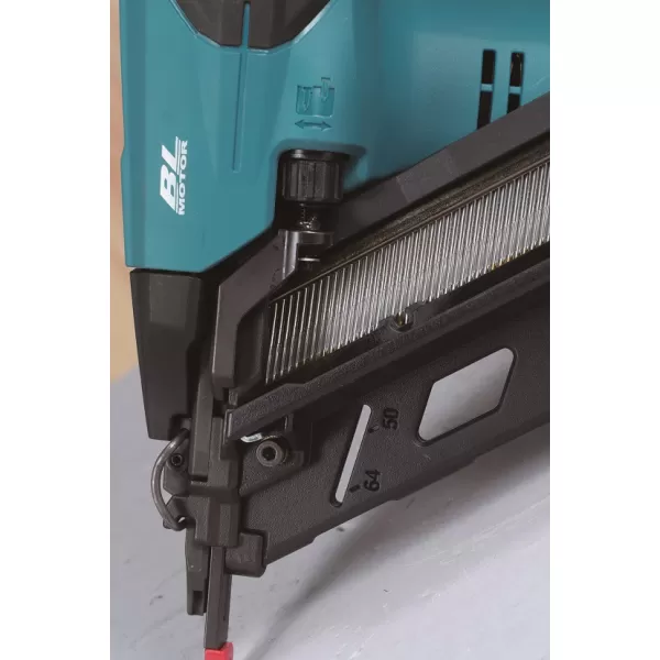 Aku hřebíkovačka Li-ion LXT 18V bez aku Makita DBN620Z