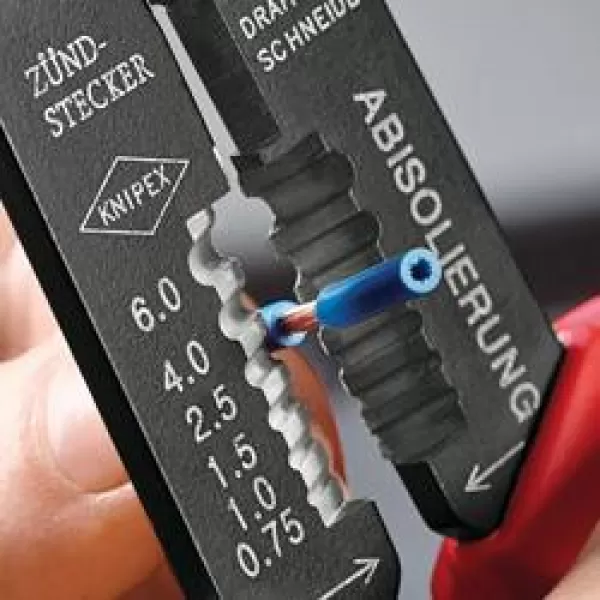 Lisovací kleště pro izolovaná kabelová oka + konektory Knipex 97 21 215 B
