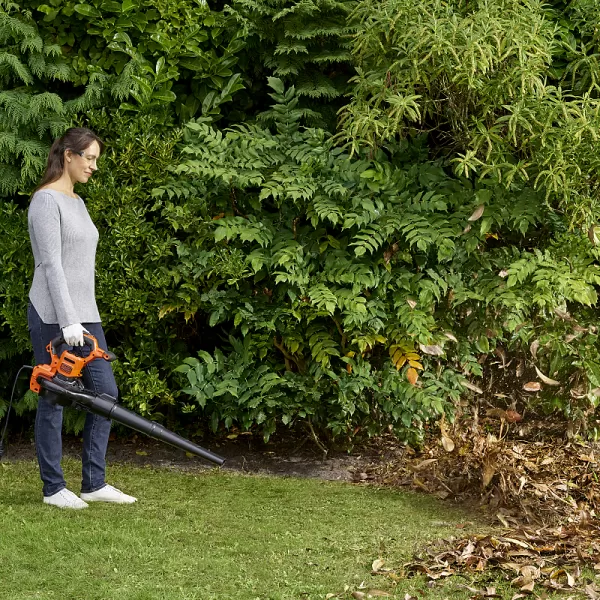 Záhradný vysávač a fúkač Black&Decker BEBLV301