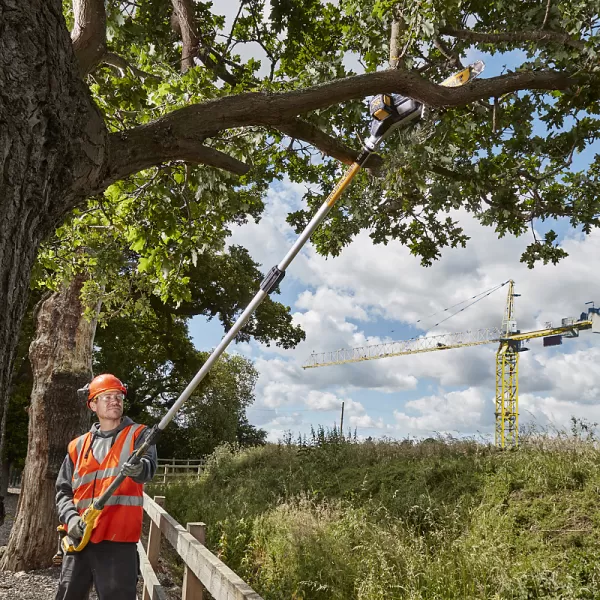 Aku prořezávací pila 18V bez aku DeWALT DCMPS567N