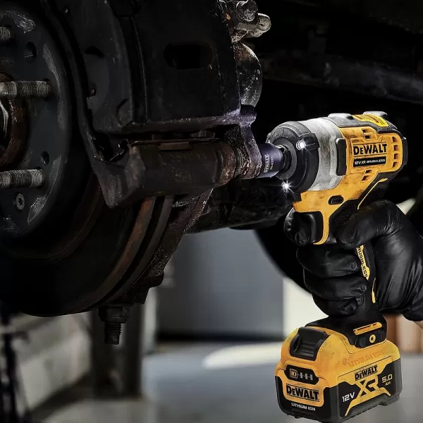 Aku rázový utahovák 12V 5,0Ah DeWALT DCF901P1