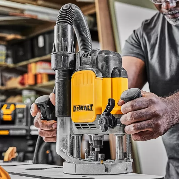 Router s reguláciou DeWALT DWE625KT