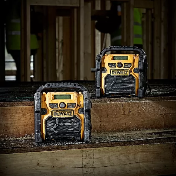 Aku rádio XR Li-Ion 10,8 - 18 V + 220V DeWALT DCR019