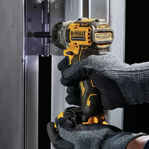 Aku šroubovák 12V 2x2,0Ah DeWALT DCF601D2