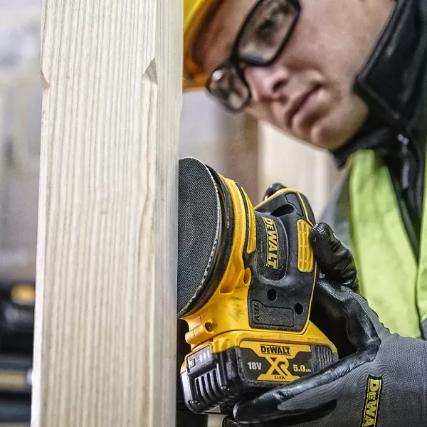 Aku excentrická bruska 125mm 18V bez aku DeWALT DCW210NT