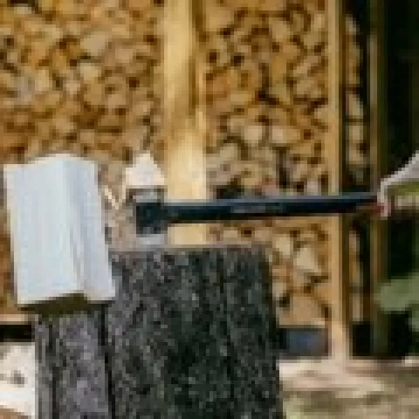 Set sekera Fiskars X28 + univerzální nůž Fiskars 1075434