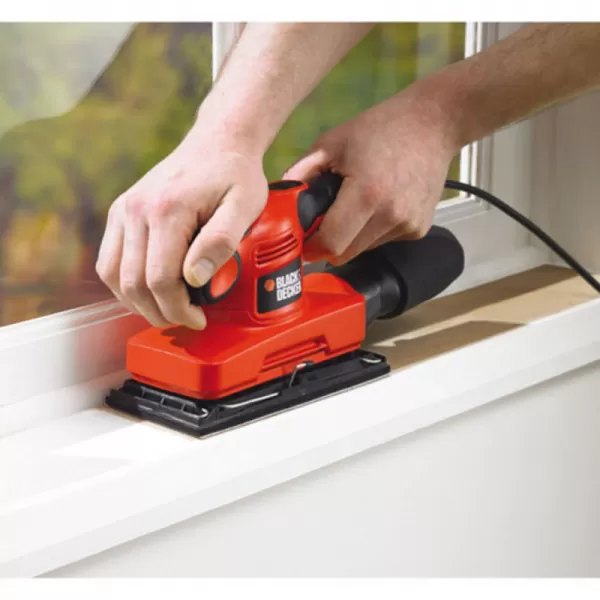 Vibrační bruska Black&Decker KA320EKA