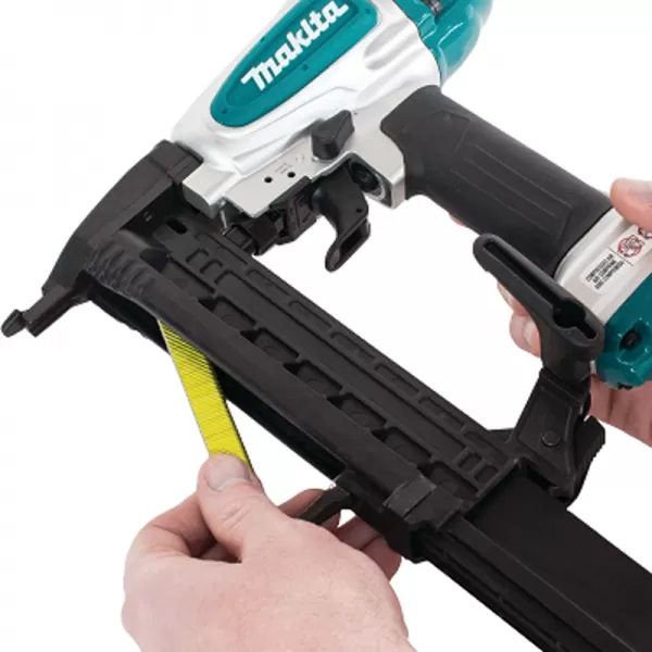 Pneumatická sponkovačka Makita AT638A