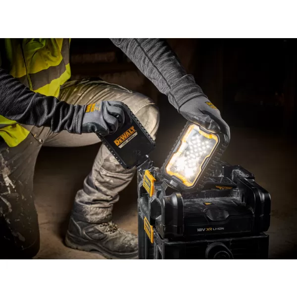 TOUGHSYSTEM 2.0 Nastaviteľné pracovné svetlo s úložným priestorom DeWALT DWST08061-1
