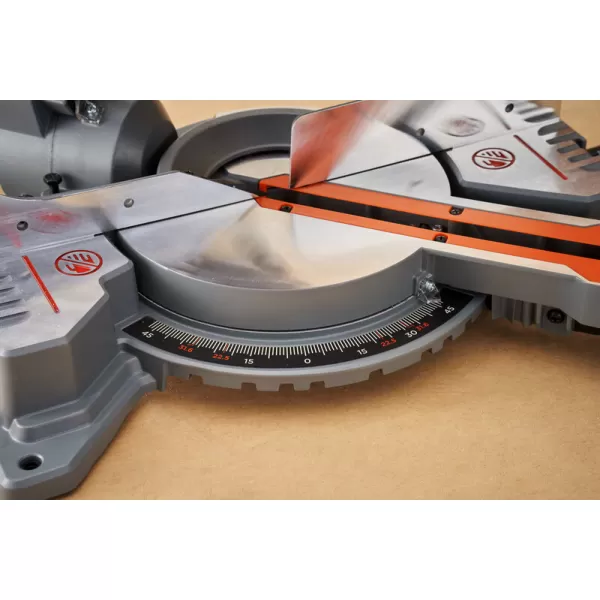 Pokosová pila 1500W Black&Decker BES702