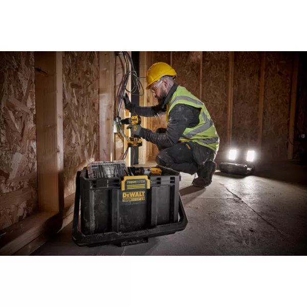 TOUGHSYSTEM 2.0 Nastaviteľné pracovné svetlo s úložným priestorom DeWALT DWST08061-1