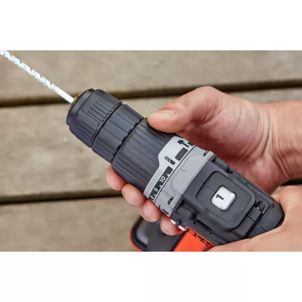 Aku vrtací šroubovák 12V 1,5Ah v tašce Black&Decker BDCHD12S1