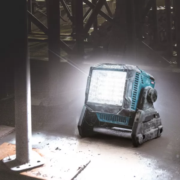 Aku LED svítilna Li-ion LXT/XGT bez aku Makita ML005GX