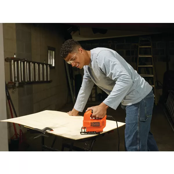 Kompaktní přímočará pila 400W Black&Decker KS501