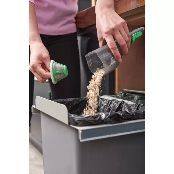 Aku ruční vysavač 7,2V 1x1,5Ah reviva Black&Decker REVHV8C