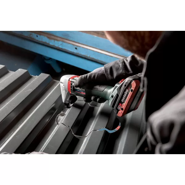 Aku prostřihovač 18V bez aku Metabo NIV 18 LTX BL metaloc 601614840
