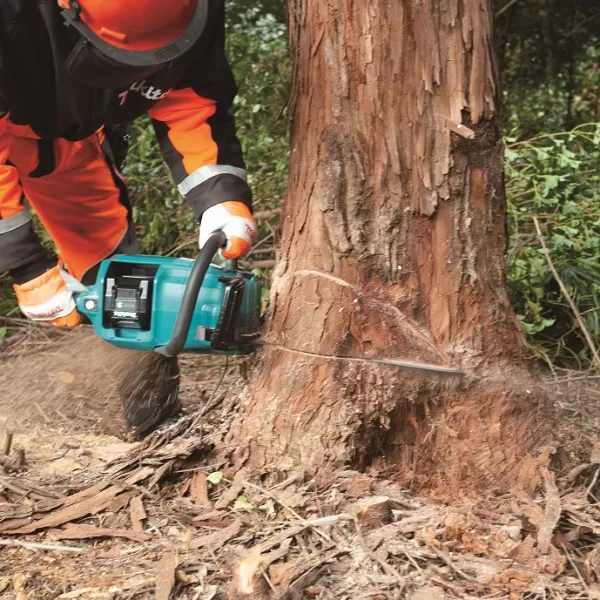 Aku řetězová pila 350 mm Li-ion XGT 40V bez aku Makita UC011GZ