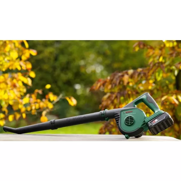 Aku foukač na listí 18V 1x2,5Ah Bosch UniversalLeafBlower 18V-130 06008A0600