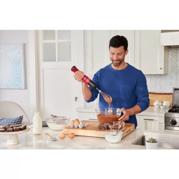 Aku tyčový mixér 7,2V 1x2,0Ah + šlehač - červený Black&Decker BCKM1012KR
