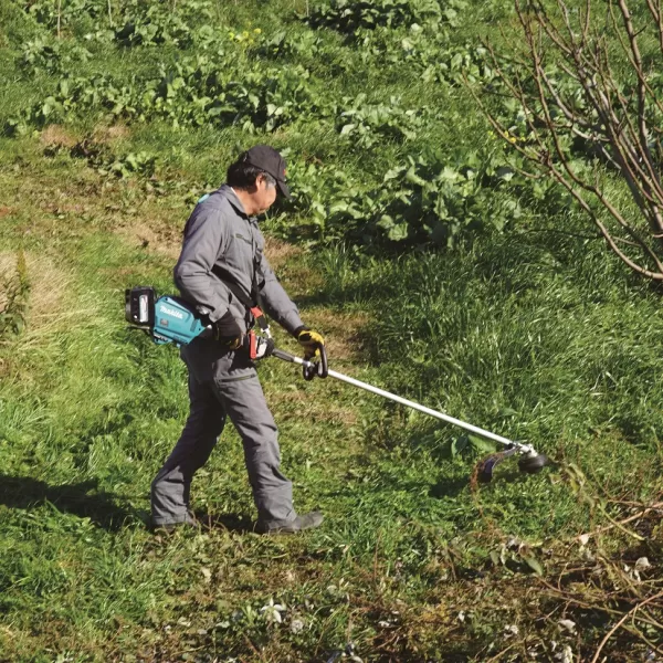 Aku křovinořez Li-ion XGT 40V bez aku Makita UR014GZ