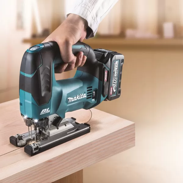 Aku bezuhlíková přímočará pila Li-ion XGT 40V bez aku Makita JV002GZ