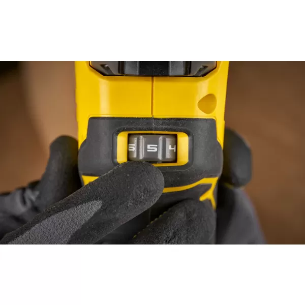 Aku bezuhlíková frézka 8mm V20 18V bez aku Stanley FatMax SFMCW400B