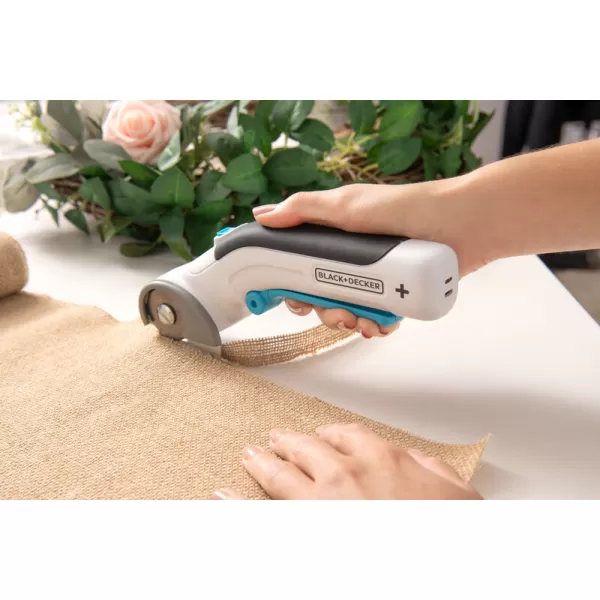 Akumulátorové rotačné nožnice 3,6V Black&Decker BCRC115
