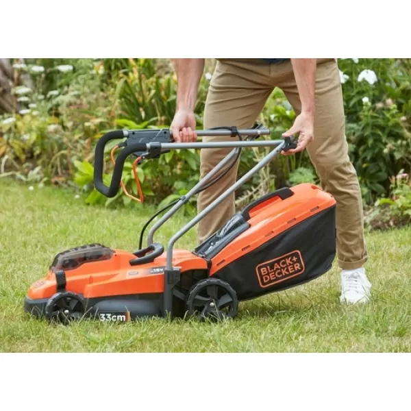 Akumulátorová rotačná kosačka 18V bez akumulátora Black&Decker BCMW3318N