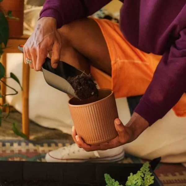 Lopatka na zeminu pro sázení a výsadbu do květináčů Fiskars 1071303