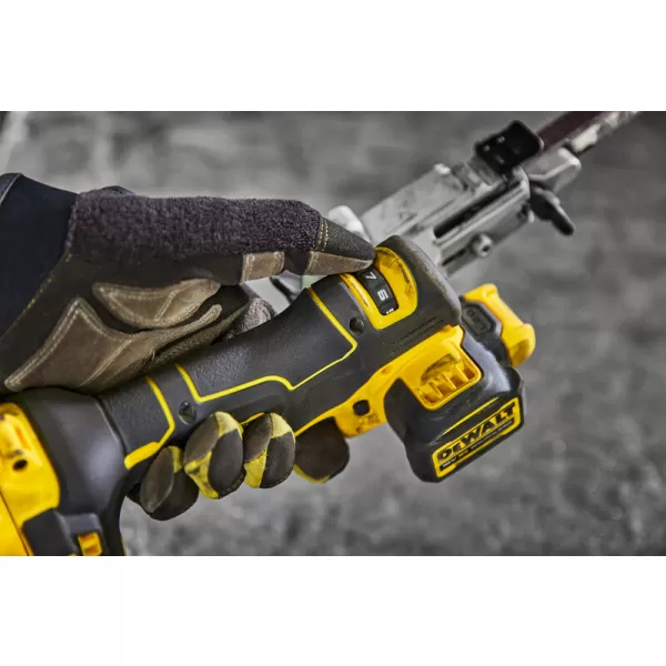 Aku prstová bruska 18V bez aku, karton DeWALT DCM200N