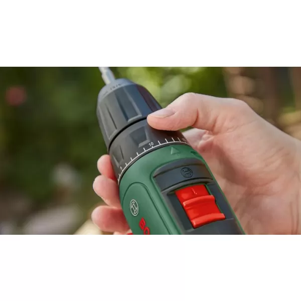 Aku dvourychlostní vrtací šroubovák 18V 2x1,5Ah Bosch UniversalDrill 18 0 603 9D4 002