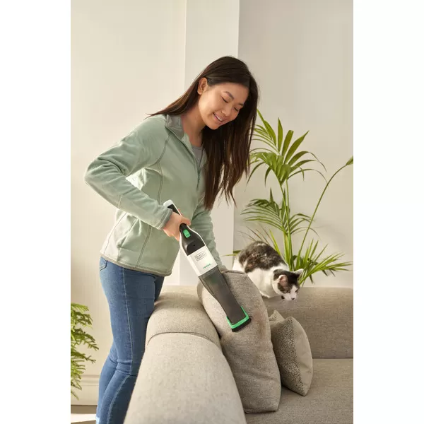 Aku ruční vysavač 7,2V 1x1,5Ah reviva Black&Decker REVHV8C