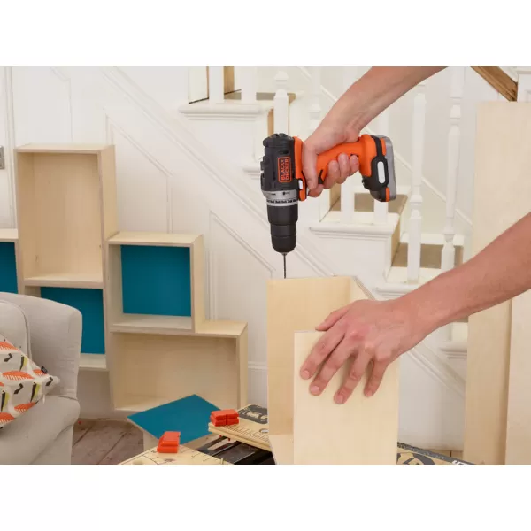 Aku vrtací šroubovák 12V 1,5Ah v tašce Black&Decker BDCHD12S1