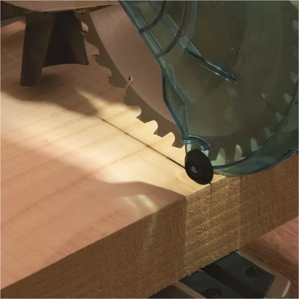 Pokosová pila se světlem 216mm 1400W Makita LS0816F