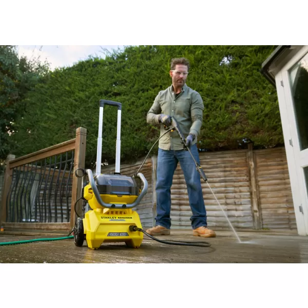 Akumulátorový tlakový čistič 2xV20 55/70/100 bar 18V bez akumulátora Stanley FatMax SFMCPW1500B