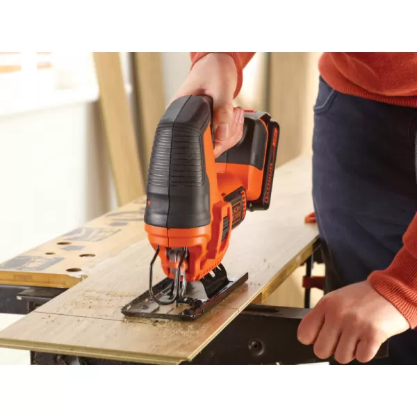 Aku přímočará pila s předkmitem 18V 1x2,0Ah Black&Decker BDCJS18