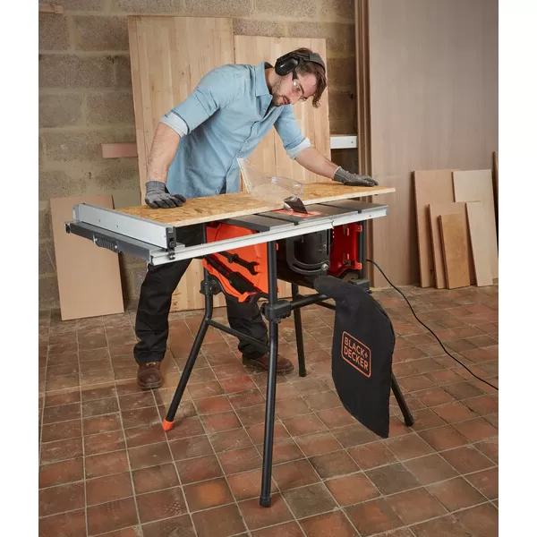 Stolní kotoučová pila 1800W Black&Decker BES720