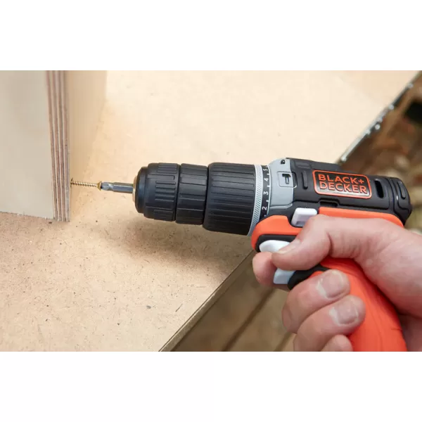 Aku vrtací šroubovák 12V 1,5Ah v tašce Black&Decker BDCHD12S1