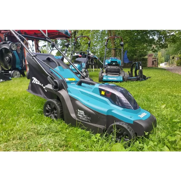 Akumulátorová kosačka na trávu 330 mm Li-ion LXT 18V bez batérie Makita DLM330Z