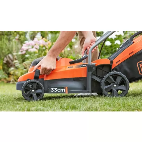 Akumulátorová rotačná kosačka 18V bez akumulátora Black&Decker BCMW3318N