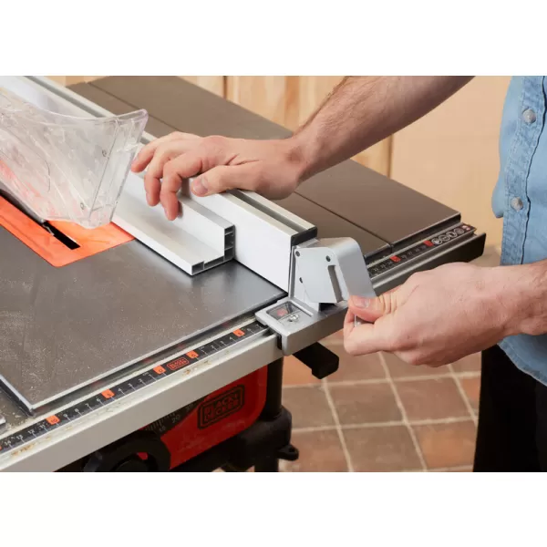 Stolní kotoučová pila 1800W Black&Decker BES720